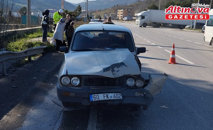 Samsun'da iki otomobilin çarpıştığı kazada 3 kişi yaralandı