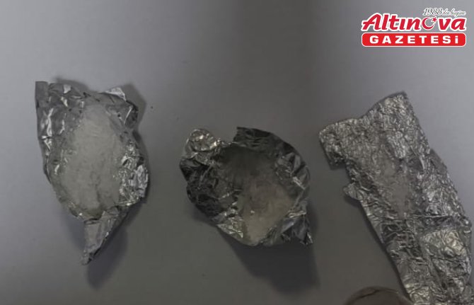 Alaçam'da üzerlerinde uyuşturucu bulunan 2 zanlı gözaltına alındı