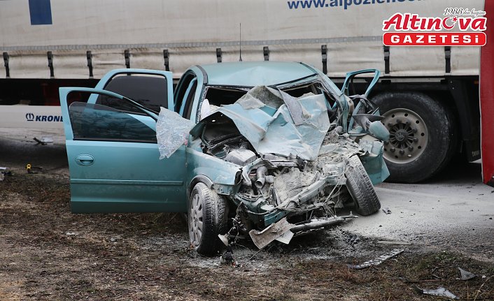 Tokat'ta tır ile otomobilin çarpıştığı kazada 2 kişi öldü