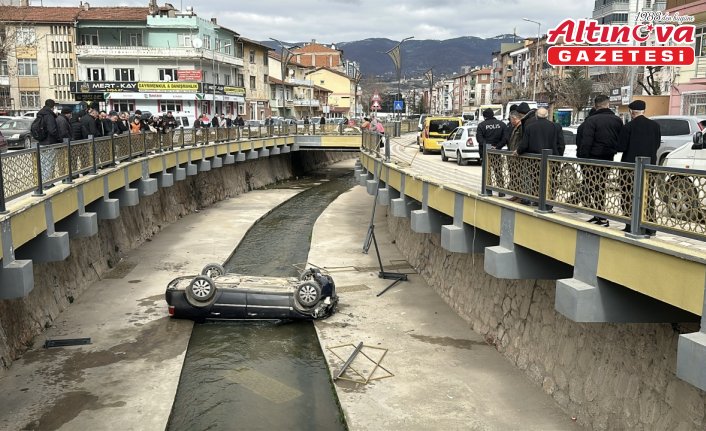 Tokat'ta dereye düşen otomobilin sürücüsü yaralandı