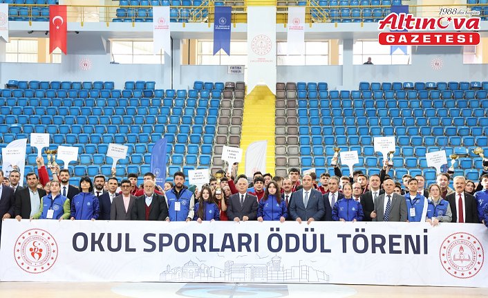Trabzon'da okul sporlarında birinci olanlar ödüllendirildi