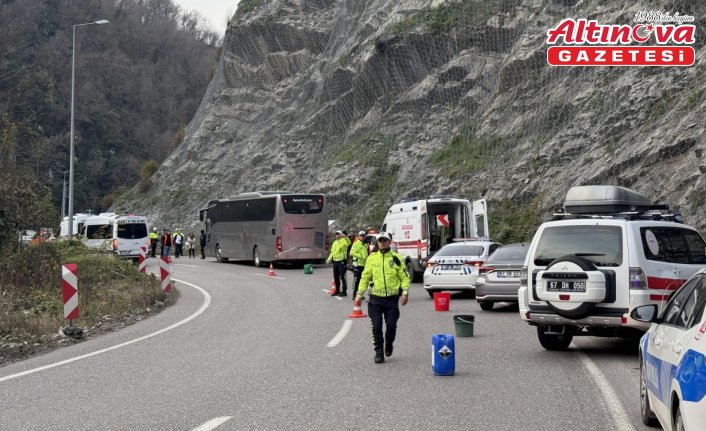 Zonguldak'ta tünel duvarına çarpan yolcu otobüsündeki 3 kişi yaralandı