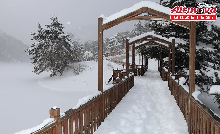Amasya'da karla kaplanan Boraboy Gölü görüntülendi