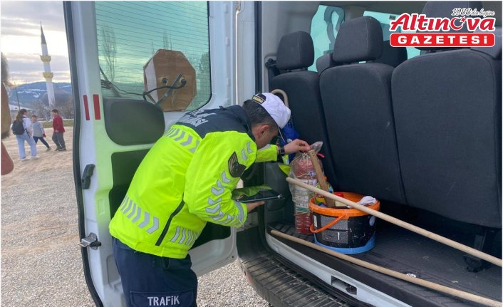 Amasya'da jandarma okul servis araçlarını denetledi