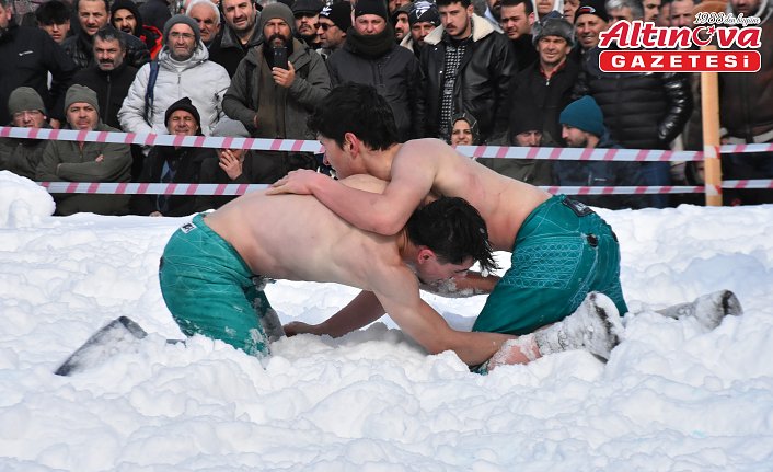 Artvin'de 28. Kar Üstü Karakucak Güreşleri yapıldı