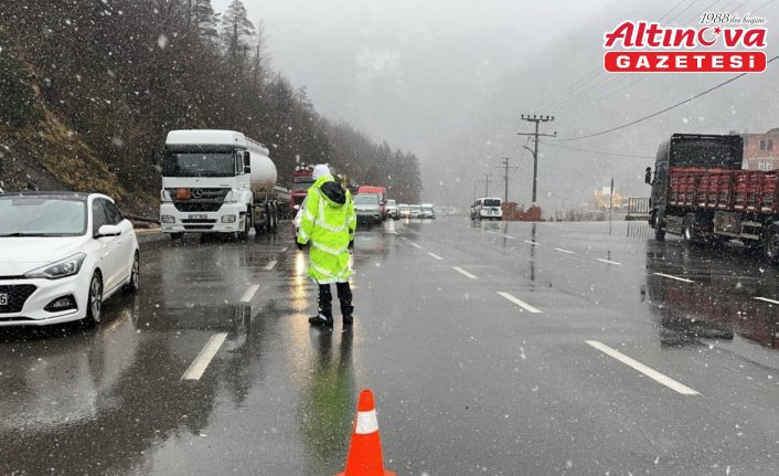 Artvin'de trafik denetimleri sürüyor