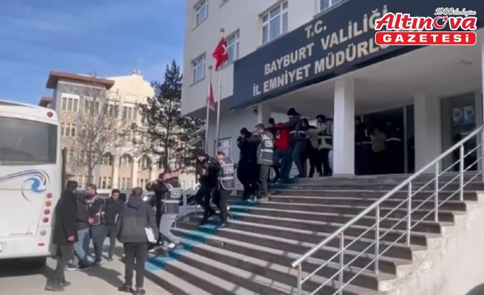 Bayburt merkezli dolandırıcılık operasyonunda yakalanan 4 zanlı tutuklandı