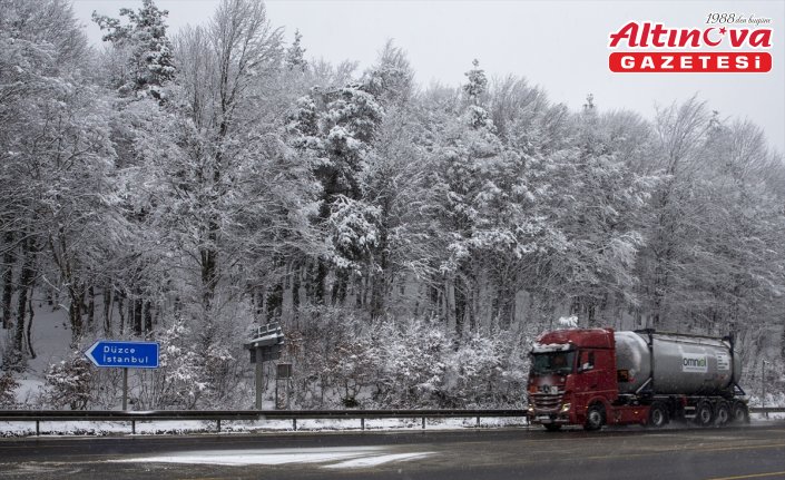 Bolu Dağı'nda kar etkili oluyor