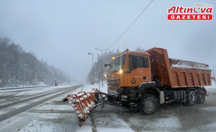 Bolu Dağı'nda yoğun kar yağışı etkili oluyor