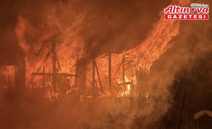 Bolu'da odunluktan eve sıçrayan yangın söndürüldü