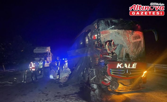 Bolu'da yolcu otobüsünün tıra çarpması sonucu 6 kişi yaralandı