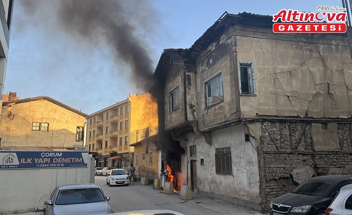 Çöp konteynerinde çıkan yangını ahşap eve sıçramadan söndürüldü