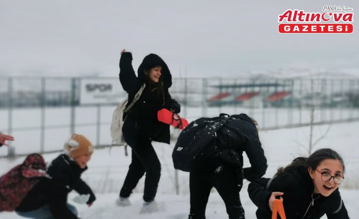 Çorum'da çocukların kar keyfi