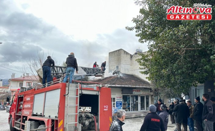 Çorum'da iş yerinin çatısında çıkan yangın söndürüldü