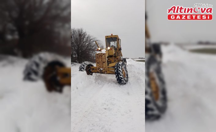 Çorum'da yaklaşık 50 köy yolunda karla mücadele çalışması yapıldı
