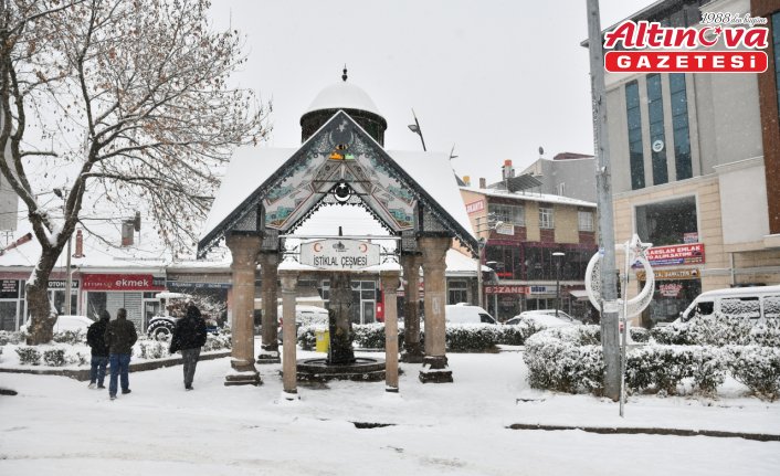 Doğu Karadeniz'de kar yağışı etkili oldu