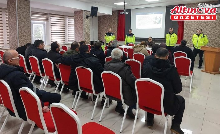 Gerze'de okul servisi sürücüleri ve rehber personel bilgilendirildi