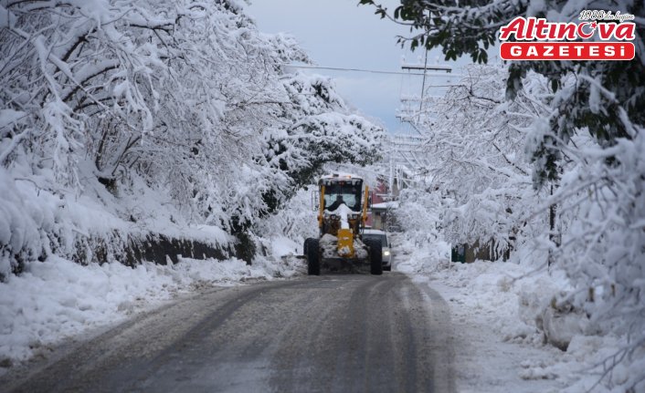 Giresun Belediyesi'nin karla mücadele çalışmaları sürüyor
