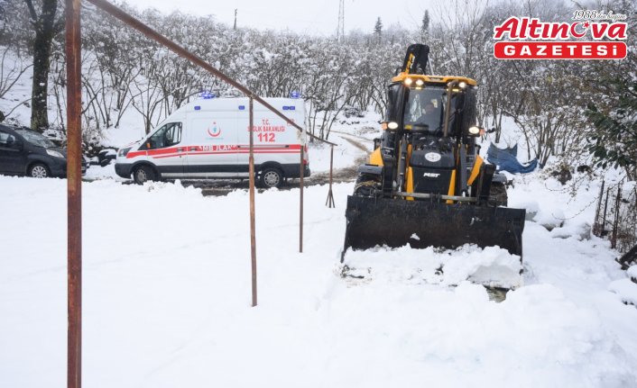 Giresun'da rahatsızlanan hasta yol açılarak hastaneye kaldırıldı