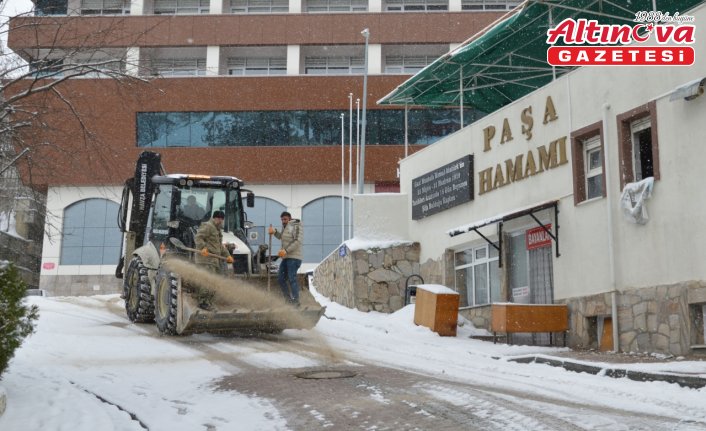 Havza'da karla mücadele çalışmaları devam ediyor