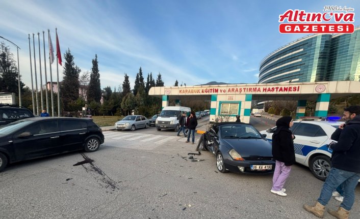 Karabük'te iki otomobilin çarpıştığı kazada 2 kişi yaralandı