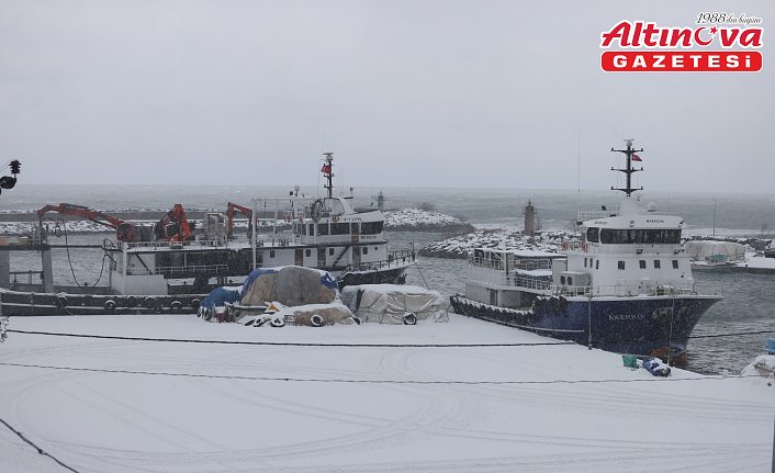 Karadeniz'de kar yağışı ve soğuk hava etkili oluyor