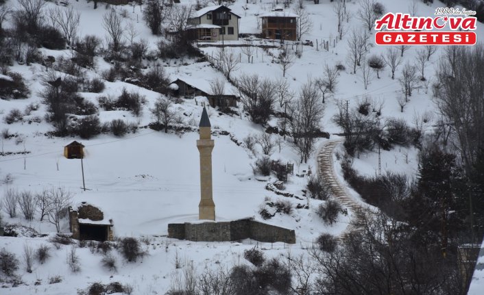 Karadeniz'de kapalı 824 yerleşim yeri yolunda karla mücadele ediliyor
