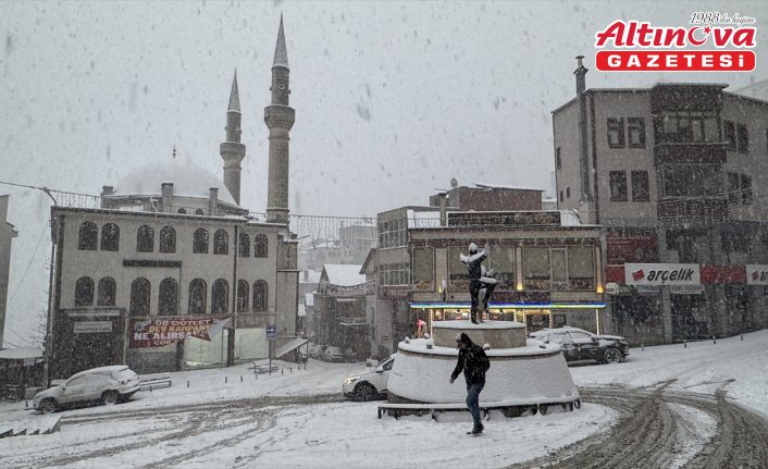 Karadeniz'de kar nedeniyle 1180 yerleşim yerinin yolu ulaşıma kapandı