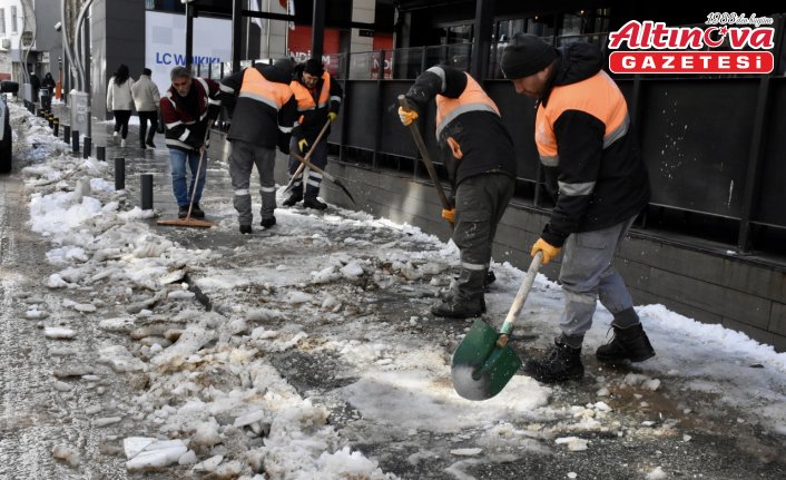 Karadeniz'de kar nedeniyle 380 yerleşim yerine ulaşım sağlanamıyor