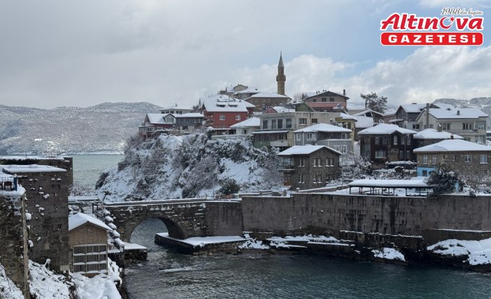 “Karadeniz'in incisi“ Amasra'da kar yağışıyla güzel manzaralar oluştu