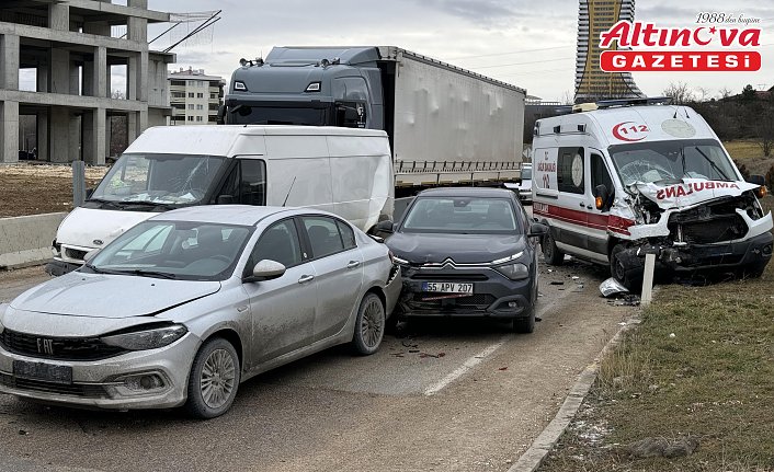 Kastamonu'da 7 aracın karıştığı trafik kazasında 1 kişi yaralandı