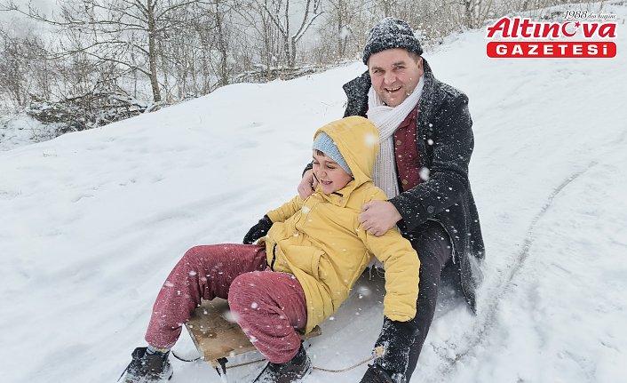 Kastamonu'da öğrenci ve veliler kızak keyfi yaşadı