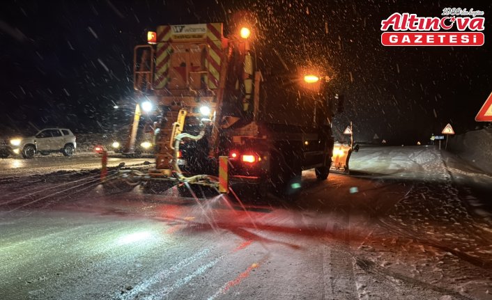 Kastamonu'da kar yağışı ulaşımda aksamalara neden oluyor