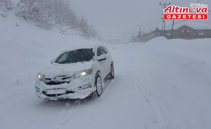 Kastamonu'da kar yağışı ulaşımda aksamaya neden oluyor