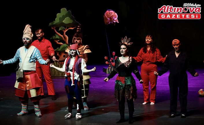 “Masal Şatosu“ müzikali 10 yılın ardından Samsun'da minik seyircileriyle buluştu