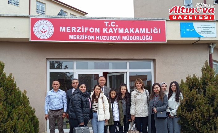 Merzifon'da kuaförler huzurevi sakinlerine bakım yaptı