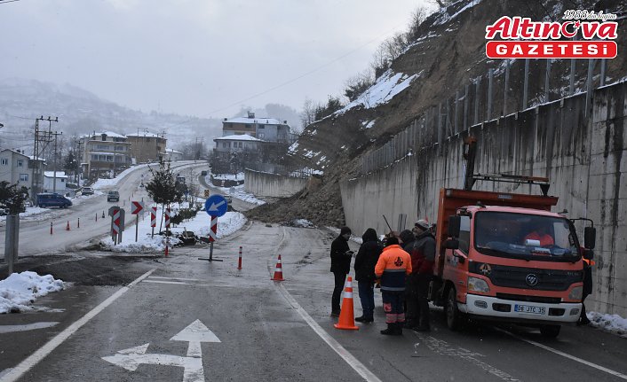 Ordu-Ulubey kara yolu heyelan nedeniyle ulaşıma kapandı
