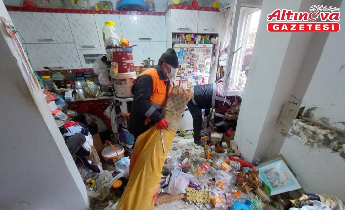 Ordu'da yalnız yaşayan kişinin evinden 10 kamyonet çöp çıkarıldı