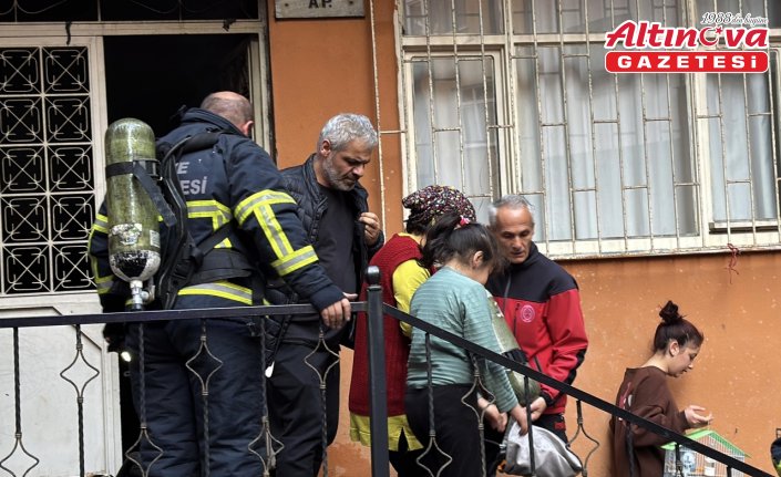 Rize'de bir binanın giriş katında çıkan yangın söndürüldü