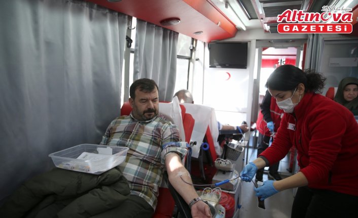 Rize'de kan bağışçılarına meyve fidanı hediye edildi