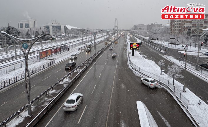 Sakarya, Kocaeli, Bartın ve Zonguldak'ta kar yağışı etkili oluyor