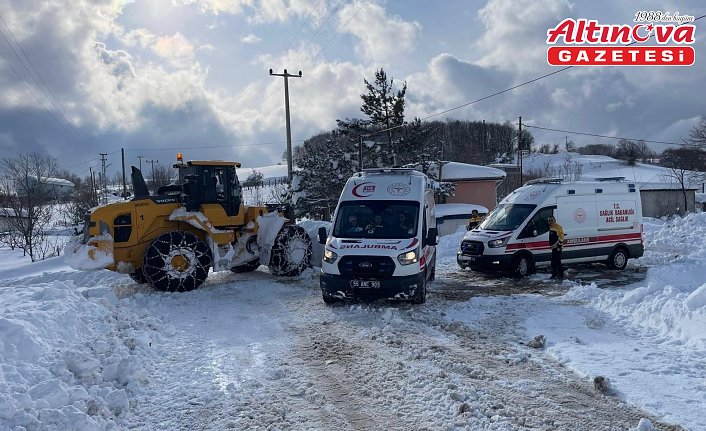 Samsun'da kar nedeniyle mahsur kalan 98 hasta, belediye ekiplerinin yardımıyla hastaneye ulaştırıldı