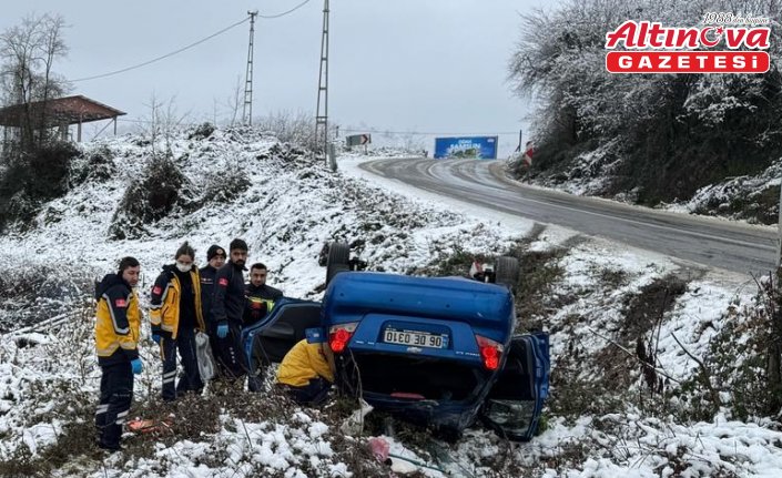 Samsun'da devrilen otomobildeki 3 kişi yaralandı