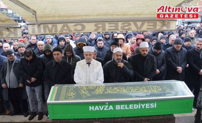 Samsun'da kalp krizi nedeniyle yaşamını yitiren öğretmenin cenazesi defnedildi