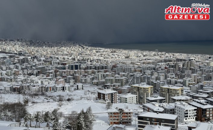 Samsun'da kar aralıklarla sürüyor