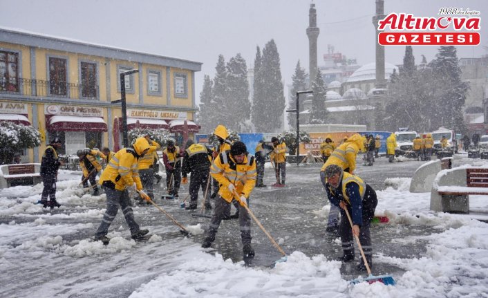 Samsun'da kar nedeniyle kapanan 86 mahalle yolu ulaşıma açıldı