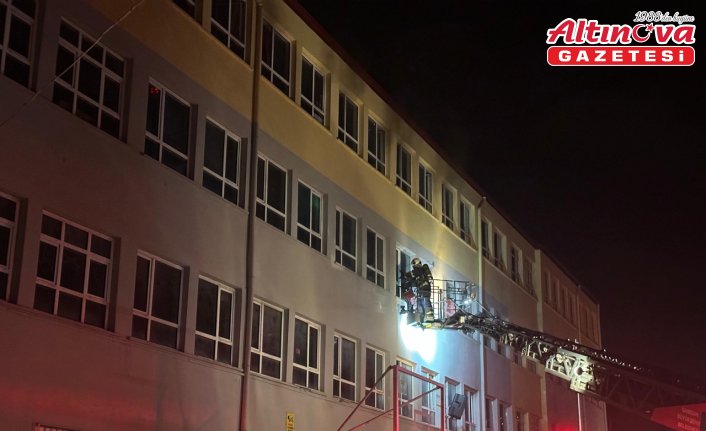 Samsun'da yangın çıkan ortaokulda eğitime bugün ara verildi