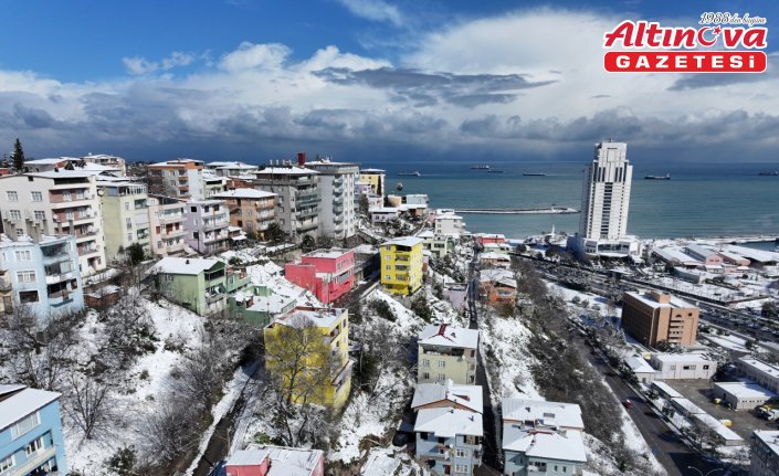 Samsun'un “renkli evleri“ karla kaplandı