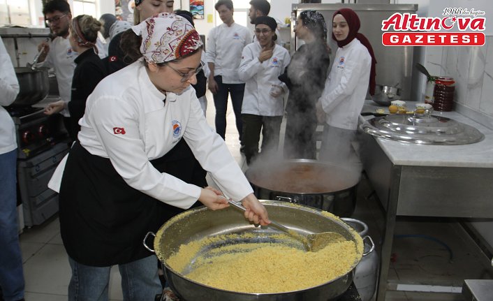 Sinop'ta geleceğin şefleri Konya'nın yöresel lezzetlerini hazırladı
