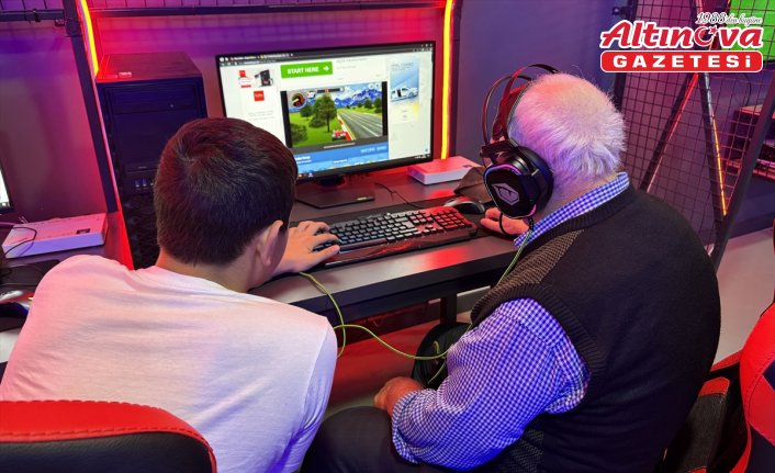 Sinop'ta çocuklar huzurevi sakinlerini dijital dünyayla tanıştırdı